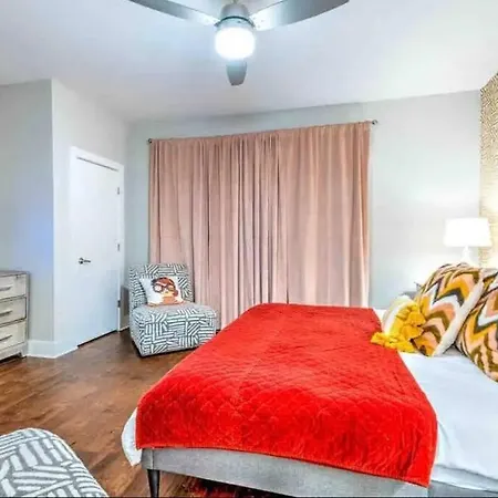 North Luxury Home! Perfect For Large Groups! *