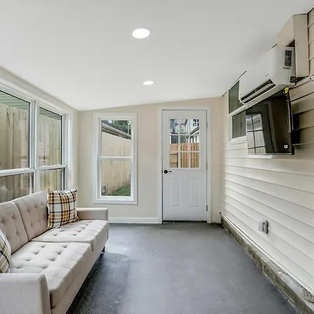 Adorable, Cozy, Private 1bed1bath, Fenced Yard, Sunroom, Deck Holiday home Nashville