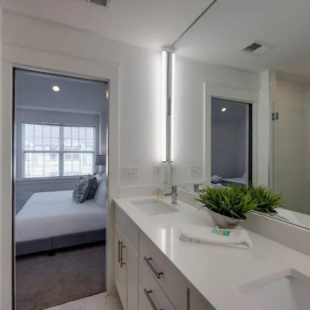 Beautiful Townhomes 2 Units With Outdoor Patios Holiday home *