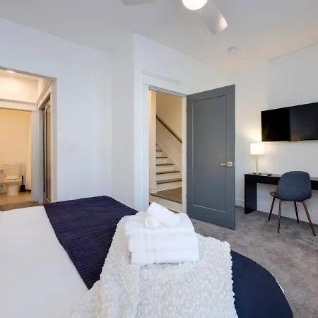 Beautiful Townhomes 2 Units With Outdoor Patios *