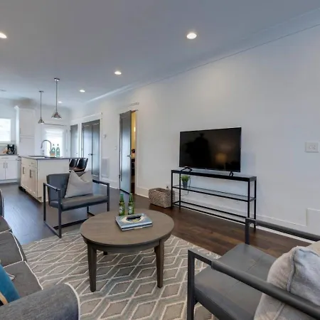 Beautiful Townhomes 2 Units With Outdoor Patios Holiday home Nashville