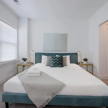 Beautiful Townhomes 2 Units With Outdoor Patios