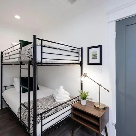 Holiday home Beautiful Townhomes 2 Units With Outdoor Patios