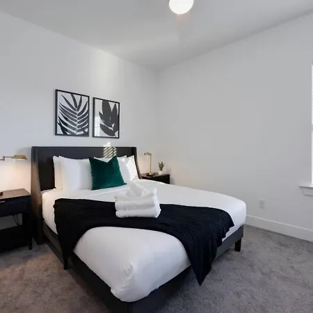 Holiday home Beautiful Townhomes 2 Units With Outdoor Patios *
