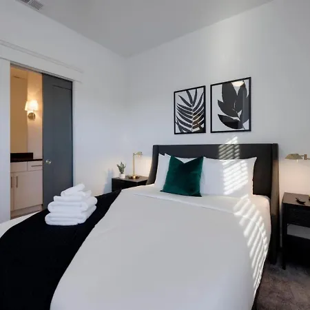 Beautiful Townhomes 2 Units With Outdoor Patios Holiday home