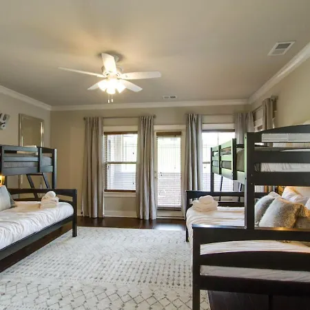 Holiday home Downtown Dream Extra Bedding Minutes To Broadway Nashville