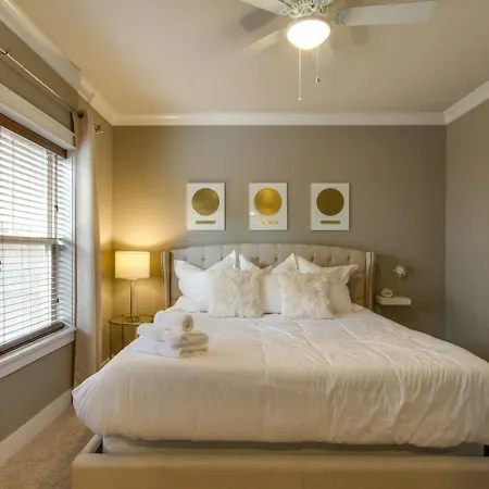 Holiday home Downtown Dream Extra Bedding Minutes To Broadway *