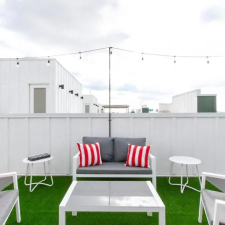 Holiday home Rooftop Skyline Views With Ping Pong *