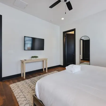 Two Townhomes Blue Dreams And Rustic Elegance Holiday home Nashville