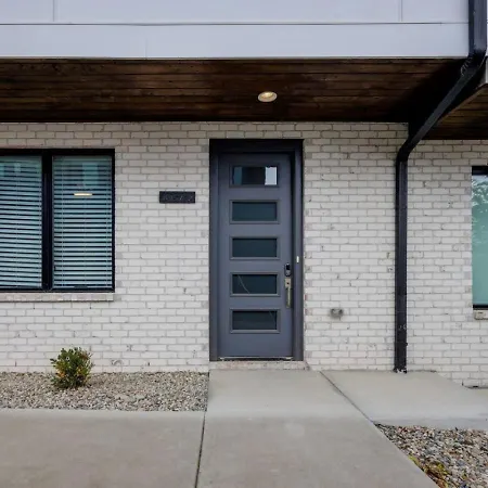 Holiday home Two Townhomes Blue Dreams And Rustic Elegance