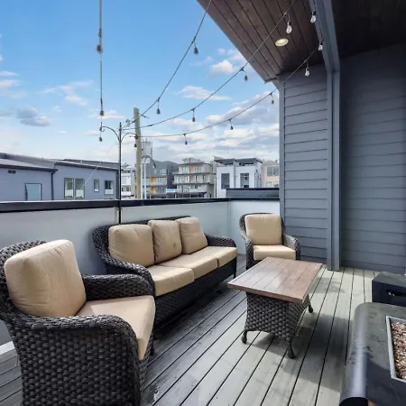 Two Townhomes Blue Dreams And Rustic Elegance Holiday home Nashville