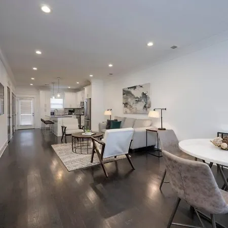 Two Elegant Townhomes Perfect For Large Groups Holiday home