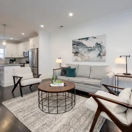 Two Elegant Townhomes Perfect For Large Groups *