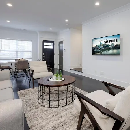 Holiday home Two Elegant Townhomes Perfect For Large Groups