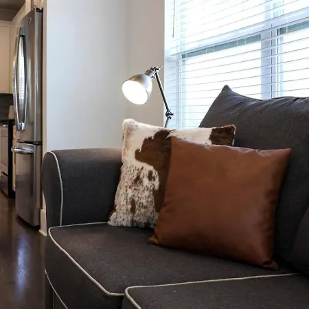 Two Elegant Townhomes Perfect For Large Groups Nashville