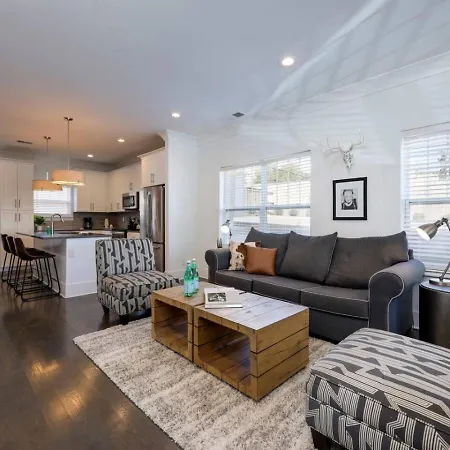 Two Elegant Townhomes Perfect For Large Groups