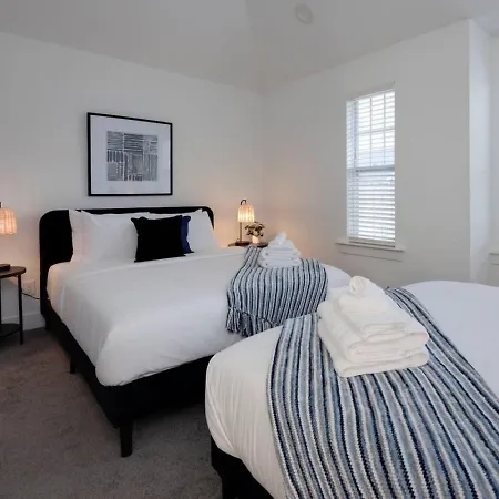 Two Gorgeous Homes Twenty Guests Amazing Location Holiday home