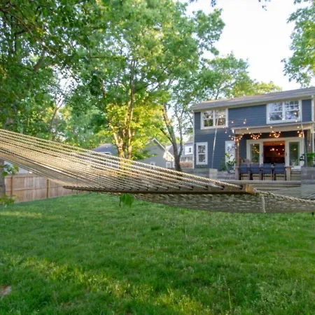Getaway- Relaxing Backyard- Large Patio Holiday home