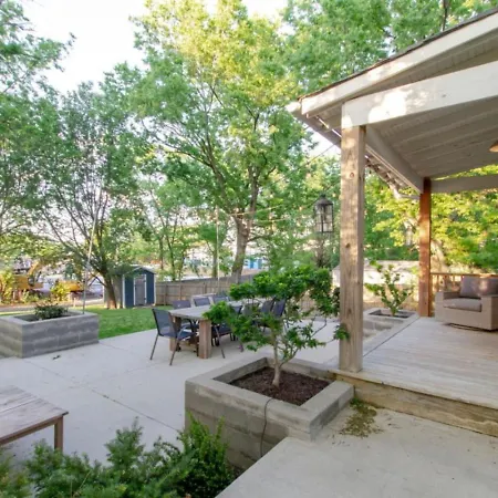 Getaway- Relaxing Backyard- Large Patio Holiday home Nashville