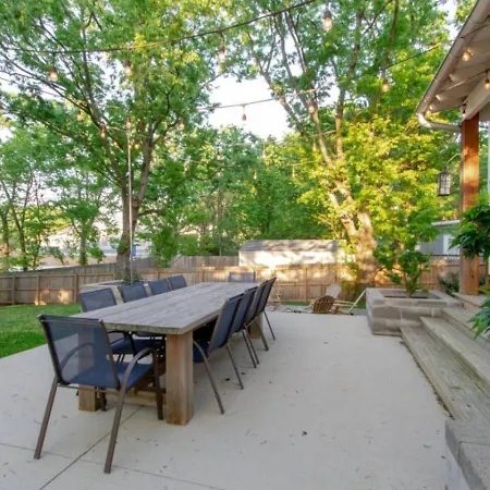 Getaway- Relaxing Backyard- Large Patio Holiday home *