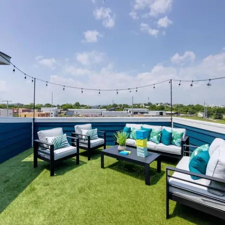 Nations Elegance Rooftop And Private Patio Holiday home *