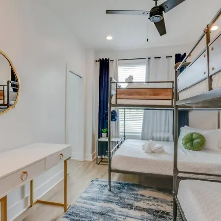 Holiday home 10 Mins To Broadway Rooftop Patio And Putting *