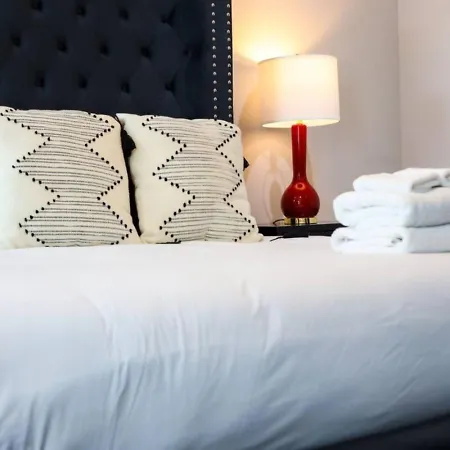 Urban Elegance Rooftop Lounge With Hot Tub Nashville