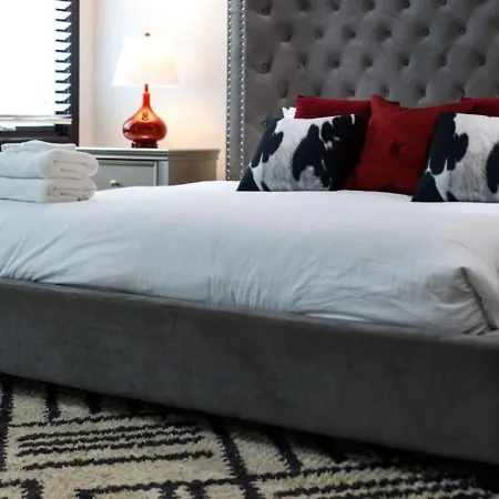 Urban Elegance Rooftop Lounge With Hot Tub Holiday home