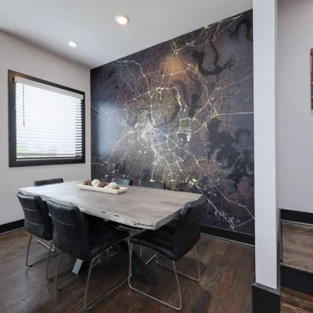 Urban Elegance Rooftop Lounge With Hot Tub Holiday home *