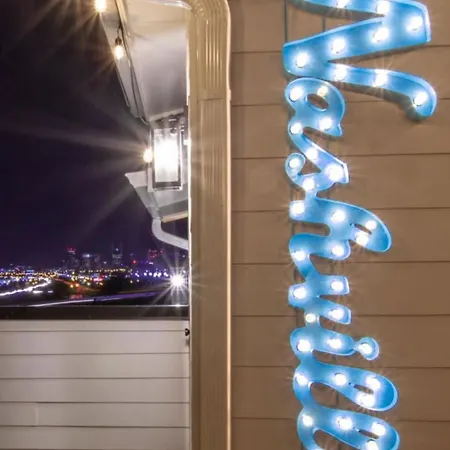 The Ultimate Hip-hop Haven With Rooftop Patio * Nashville