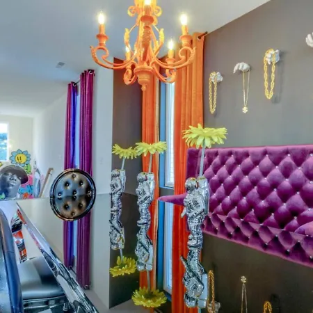 The Ultimate Hip-hop Haven With Rooftop Patio Holiday home *