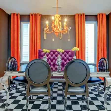 The Ultimate Hip-hop Haven With Rooftop Patio Holiday home