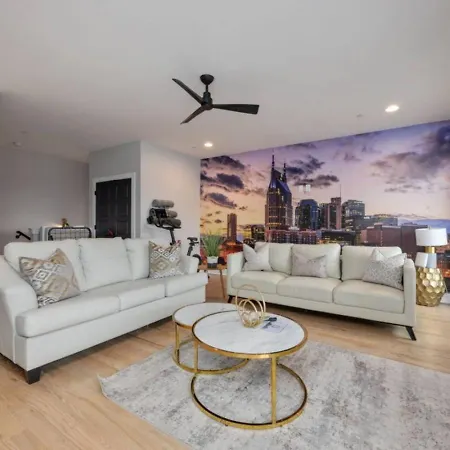 Metro Charm - Rooftop Lounge - Hot Tub Holiday home Nashville