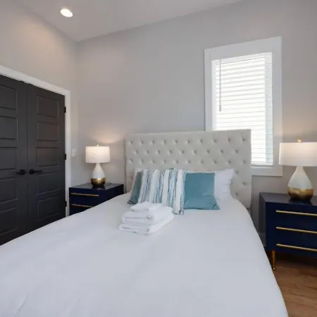 Metro Charm - Rooftop Lounge - Hot Tub