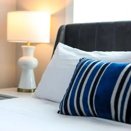 Metro Charm - Rooftop Lounge - Hot Tub * Nashville