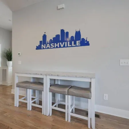 Metro Charm - Rooftop Lounge - Hot Tub Holiday home