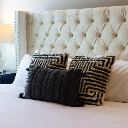 Metro Charm - Rooftop Lounge - Hot Tub Holiday home Nashville