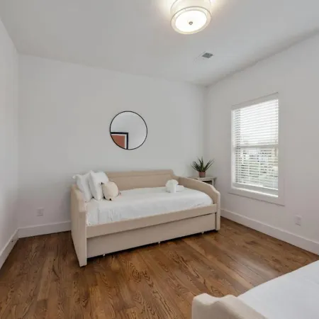 The Ivy 3 Bedroom 2.5 Bath In West End Holiday home *