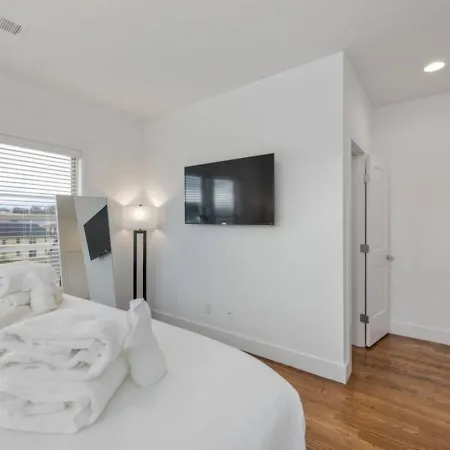The Ivy 3 Bedroom 2.5 Bath In West End Nashville
