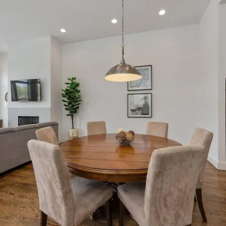 The Ivy 3 Bedroom 2.5 Bath In West End