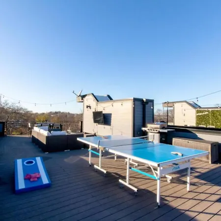 Holiday home Spacious And Modern 2 Rooftops Stage Games And *