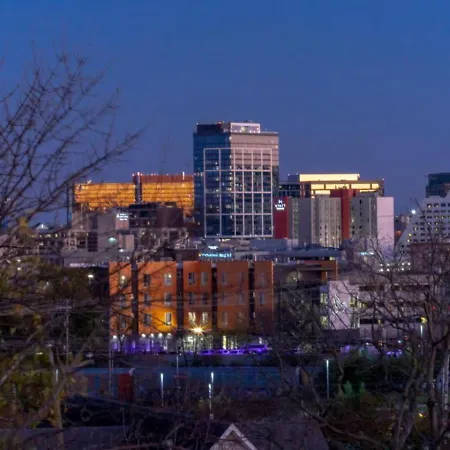 Holiday home Spacious And Modern 2 Rooftops Stage Games And Nashville