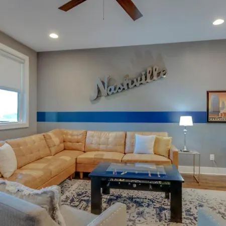 Spacious And Modern 2 Rooftops Stage Games And Holiday home Nashville