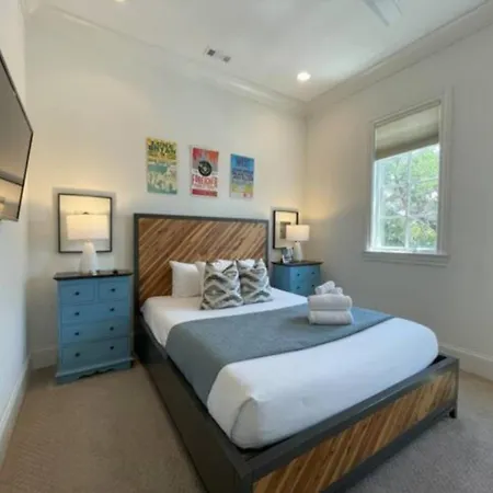 Two Beautiful Homes - Walkable To Geodis Holiday home *