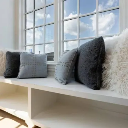 Two Beautiful Homes - Walkable To Geodis
