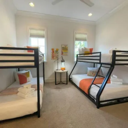 Holiday home Two Beautiful Homes - Walkable To Geodis *