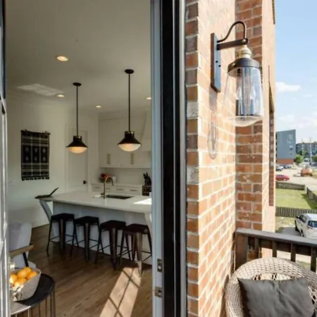 Holiday home Two Beautiful Homes - Walkable To Geodis Nashville