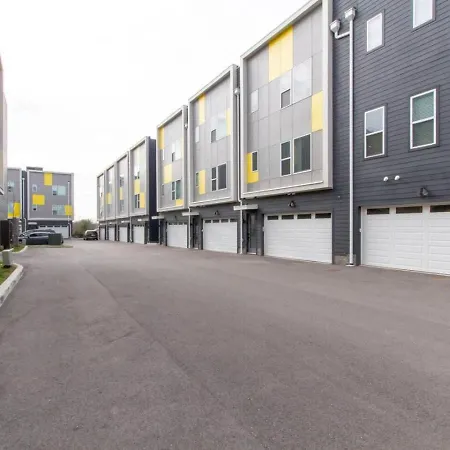 Holiday home Harmony Of Dual Townhomes With 14 Beds *