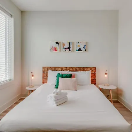 Harmony Of Dual Townhomes With 14 Beds