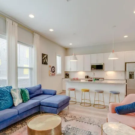 Harmony Of Dual Townhomes With 14 Beds